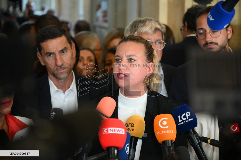 French Government Collapses as MPs Vote to Oust PM - Paris