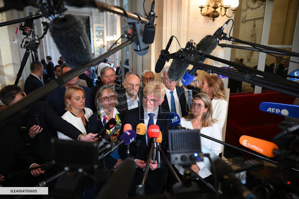 French Government Collapses as MPs Vote to Oust PM - Paris