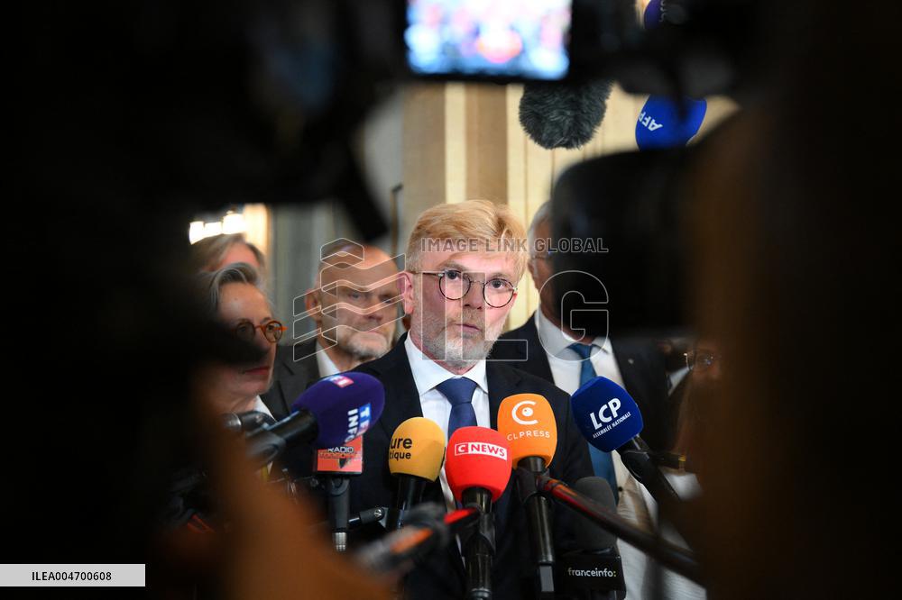 French Government Collapses as MPs Vote to Oust PM - Paris