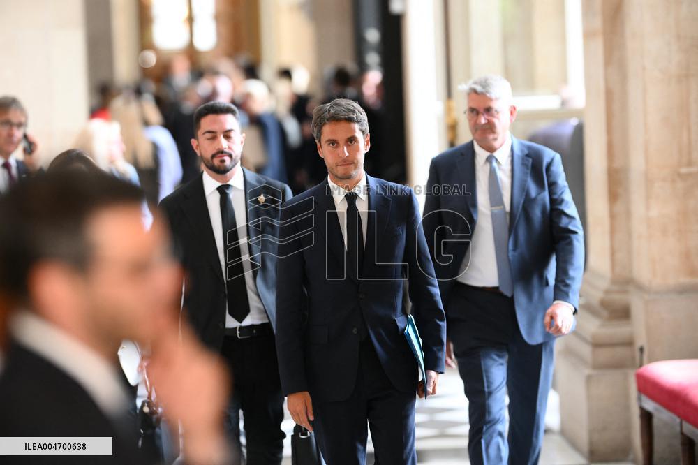 French Government Collapses as MPs Vote to Oust PM - Paris