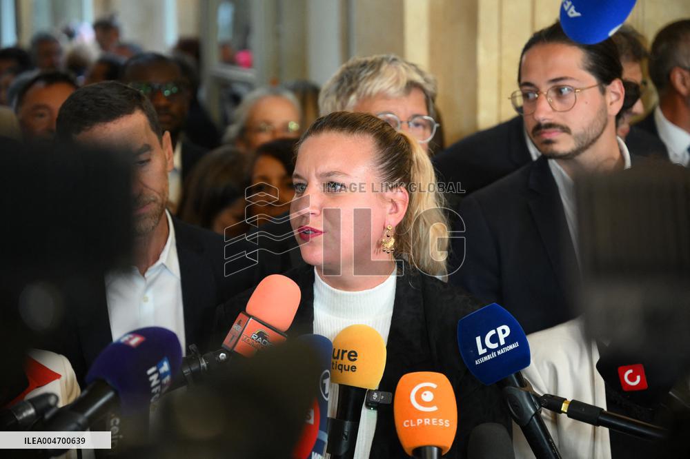 French Government Collapses as MPs Vote to Oust PM - Paris