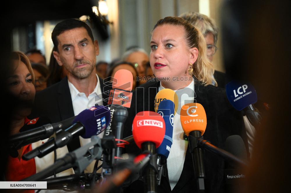 French Government Collapses as MPs Vote to Oust PM - Paris