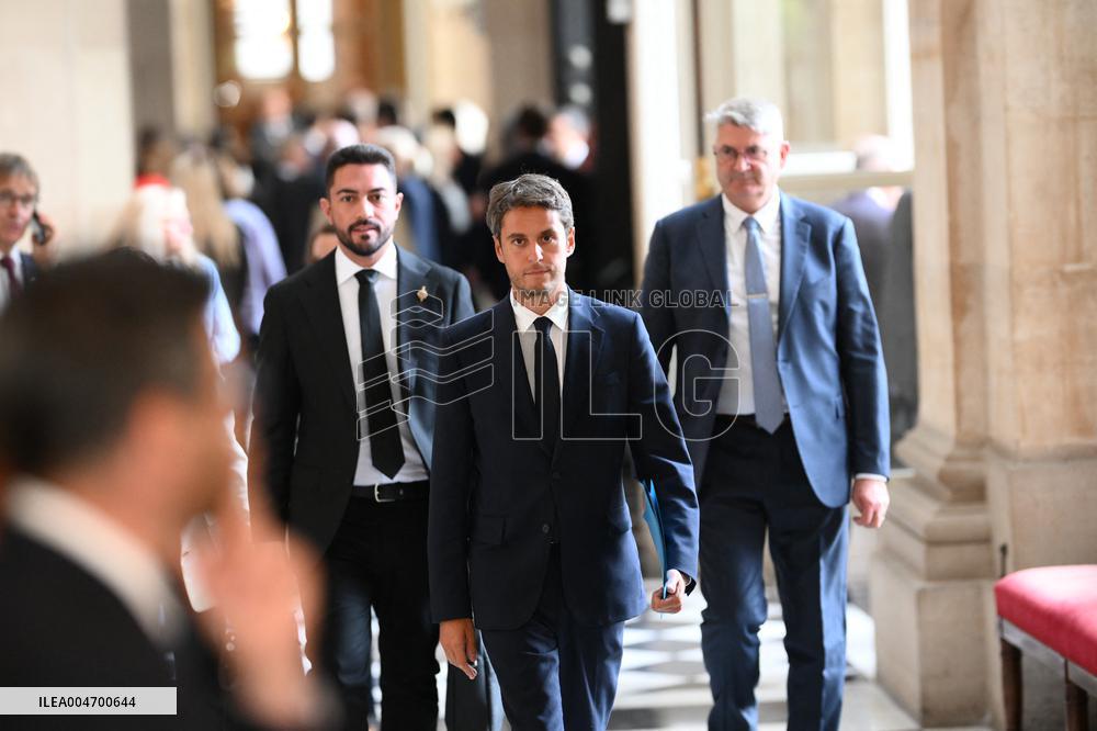 French Government Collapses as MPs Vote to Oust PM - Paris