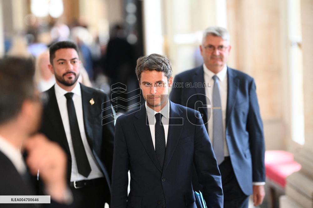 French Government Collapses as MPs Vote to Oust PM - Paris