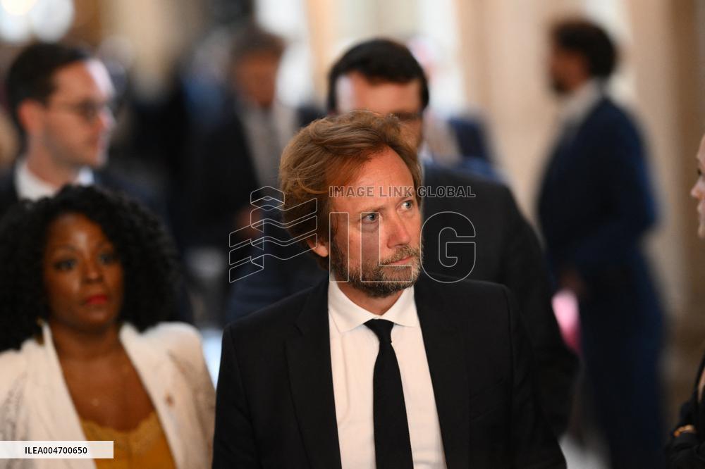 French Government Collapses as MPs Vote to Oust PM - Paris