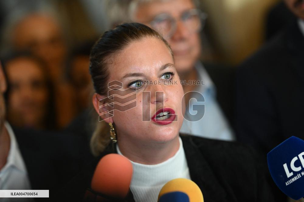 French Government Collapses as MPs Vote to Oust PM - Paris