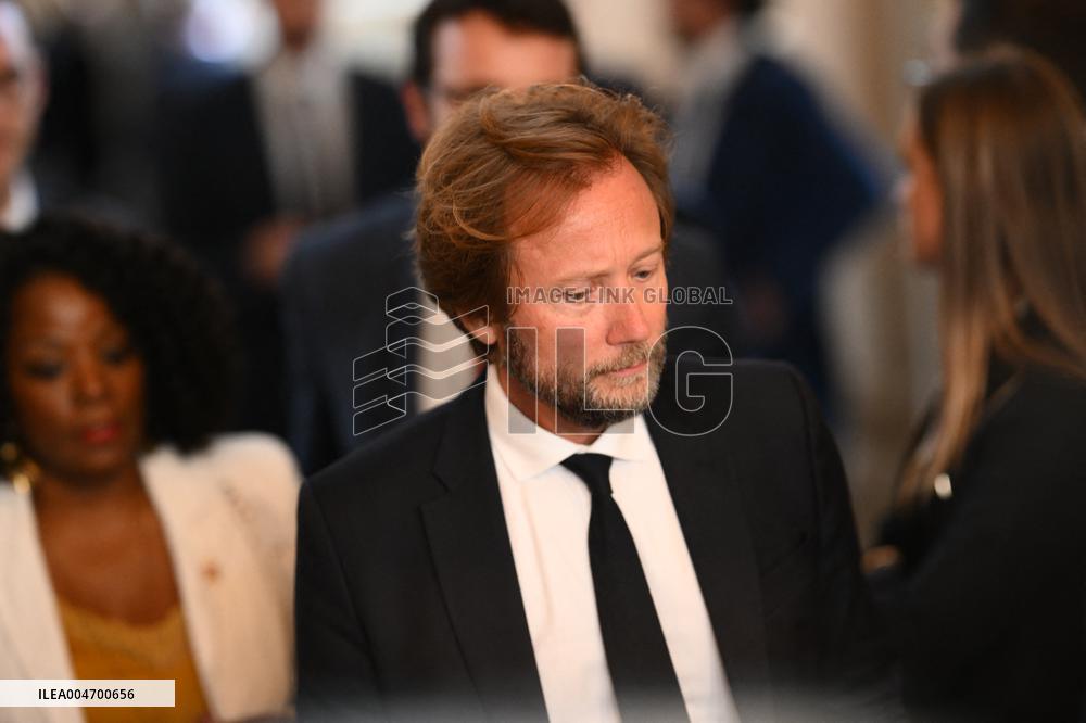 French Government Collapses as MPs Vote to Oust PM - Paris