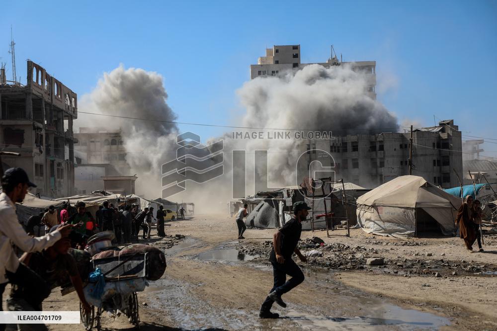 sraeli Forces Intensified Airstrikes On Gaza City - Palestine