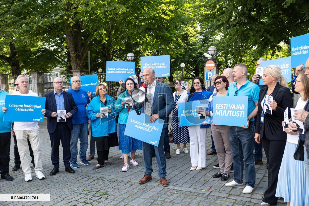 Protest in front of the Riigikogu