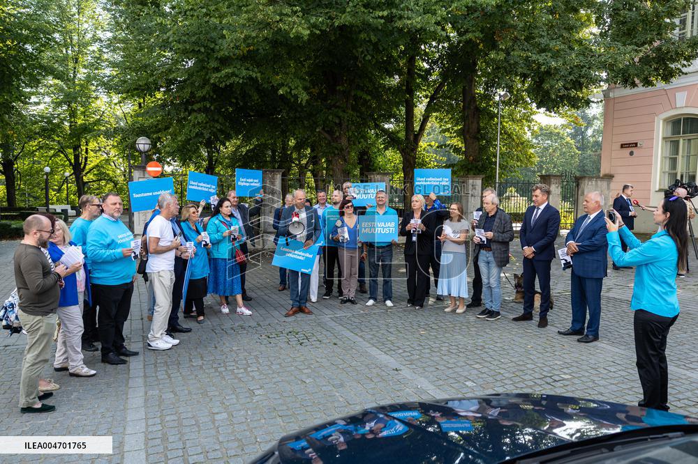 Protest in front of the Riigikogu