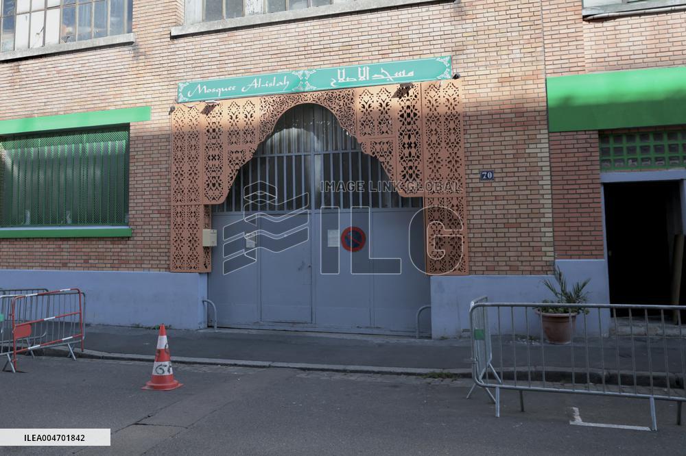 Pig's Head Found At Mosque In Paris - France