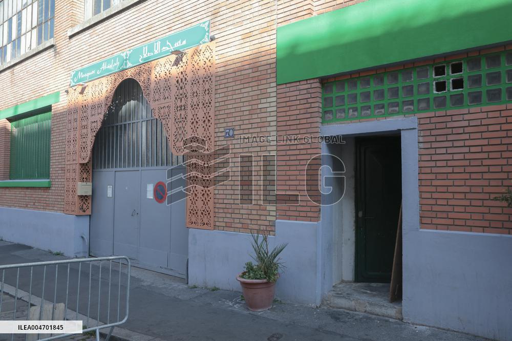 Pig's Head Found At Mosque In Paris - France