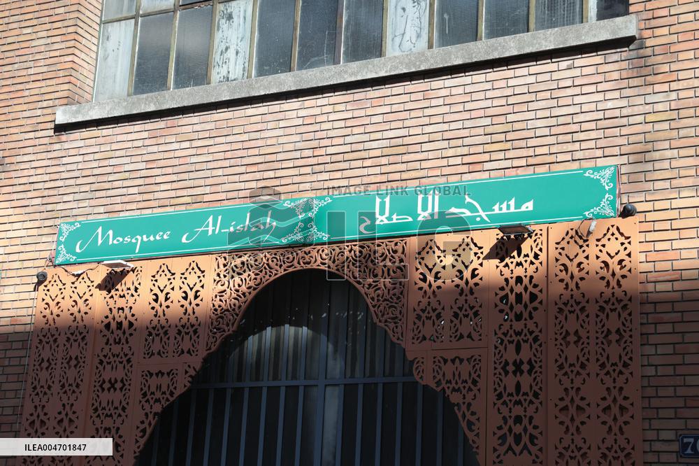 Pig's Head Found At Mosque In Paris - France