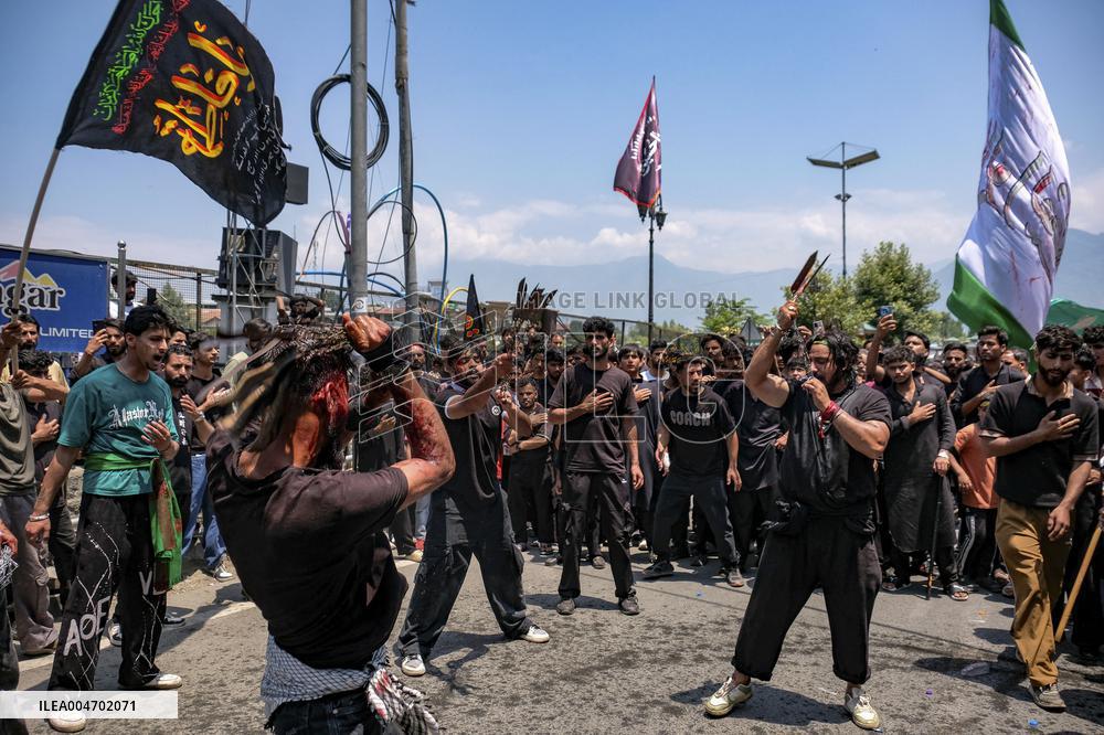 Kashmiri Shiites Mark Muharram Mourning - India
