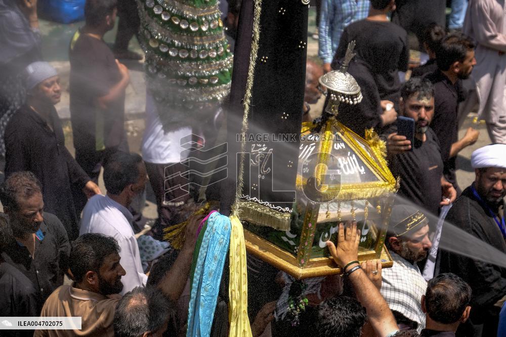 Kashmiri Shiites Mark Muharram Mourning - India