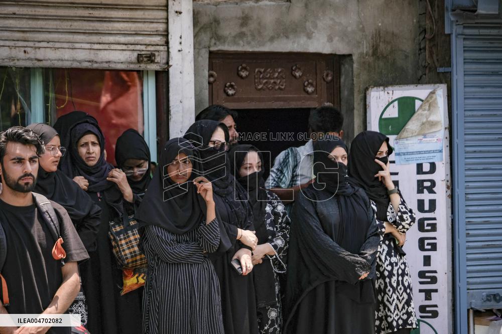 Kashmiri Shiites Mark Muharram Mourning - India