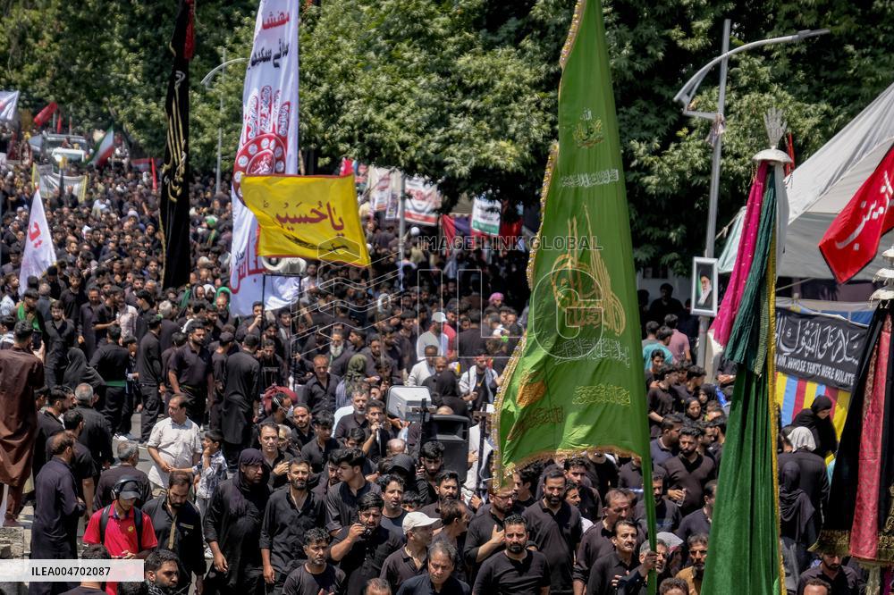 Kashmiri Shiites Mark Muharram Mourning - India