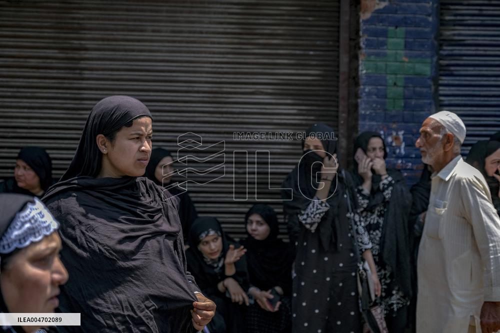 Kashmiri Shiites Mark Muharram Mourning - India