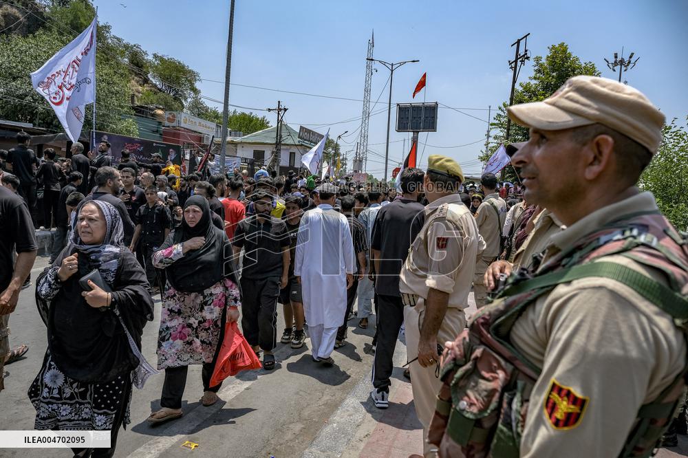 Kashmiri Shiites Mark Muharram Mourning - India