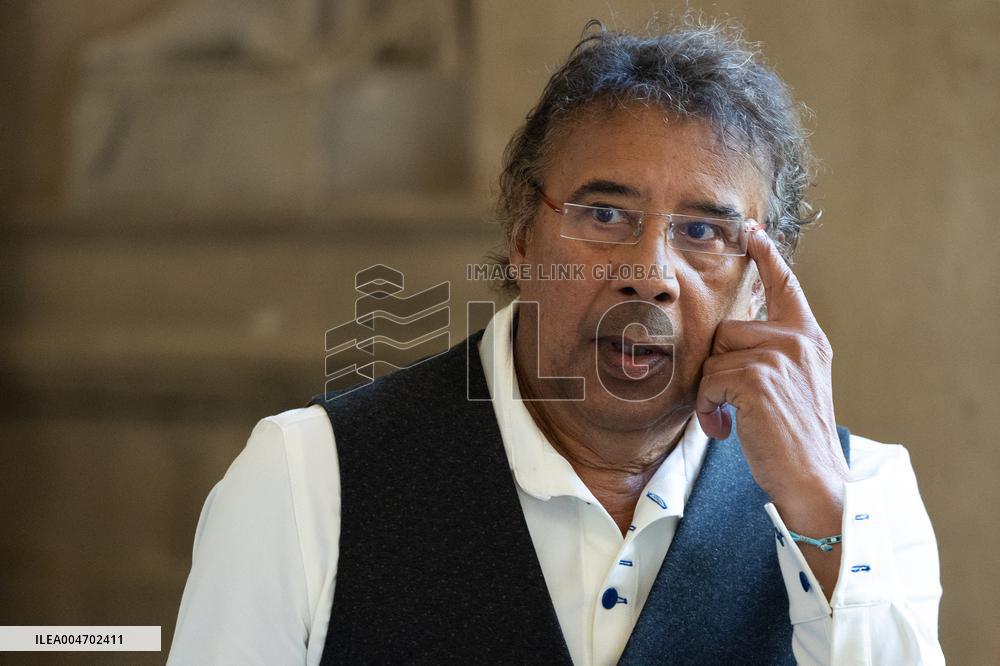 Laurent Voulzy visits the National Assembly - Paris