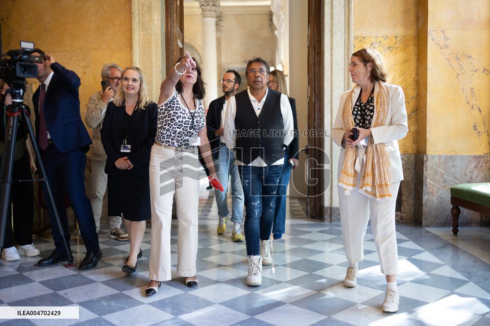 Laurent Voulzy visits the National Assembly - Paris