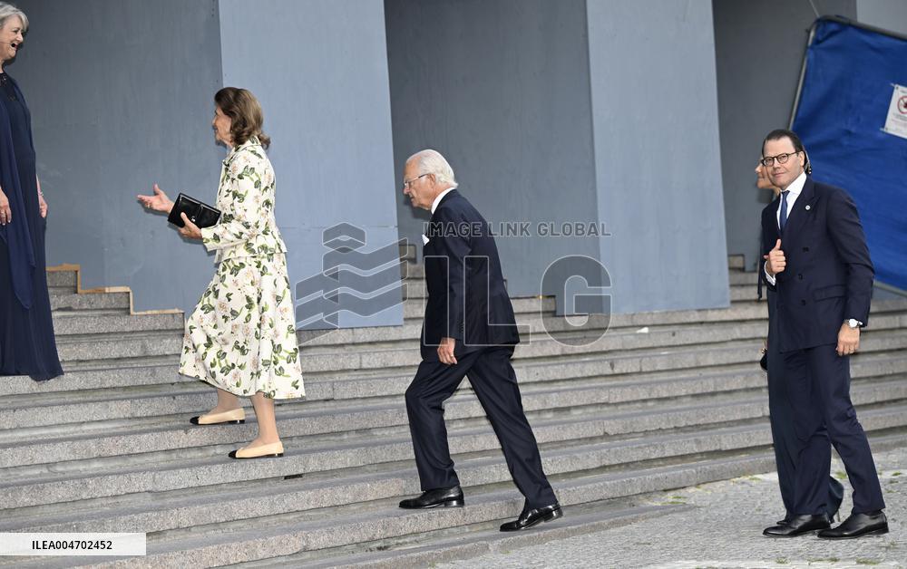 SWEDISH ROYALS AT CONCERT
