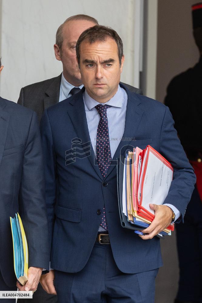 Weekly Cabinet Meeting - Paris NB