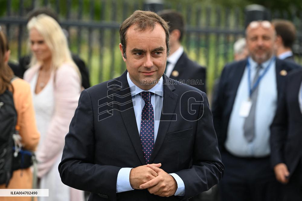 Emmanuel Macron at wreath-laying ceremony in Oslo FA
