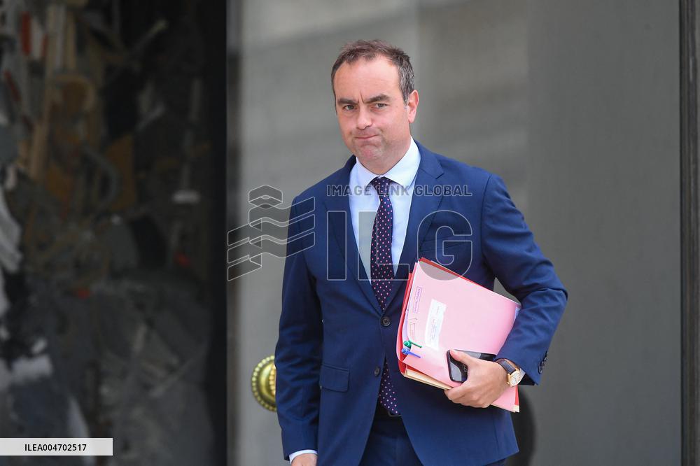 Ahmed Al-Sharaa and Emmanuel Macron at Elysee Palace - Paris