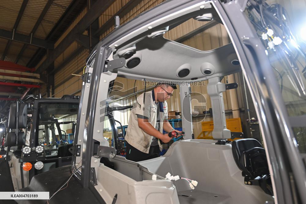 High-powered Tractor Assembles in Qingzhou