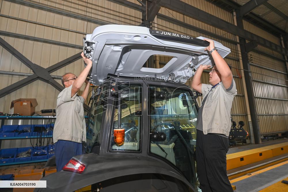 High-powered Tractor Assembles in Qingzhou