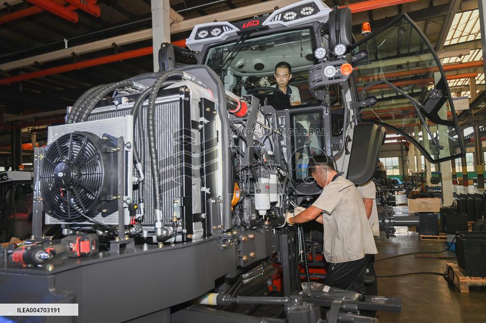 High-powered Tractor Assembles in Qingzhou