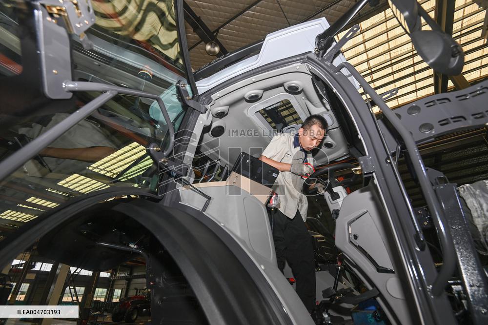 High-powered Tractor Assembles in Qingzhou