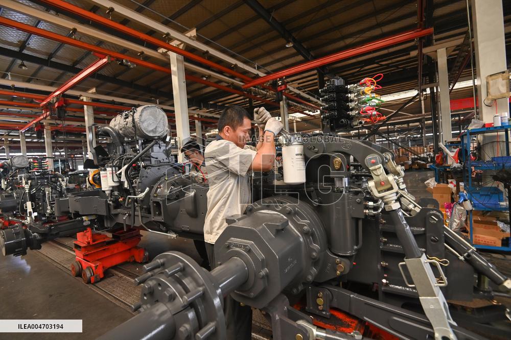 High-powered Tractor Assembles in Qingzhou