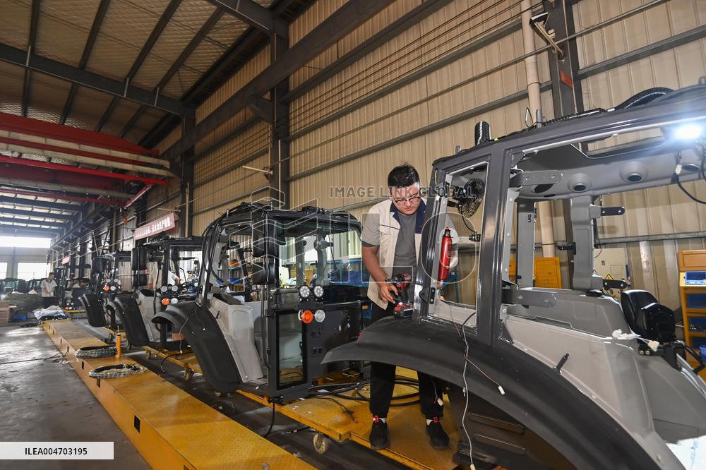 High-powered Tractor Assembles in Qingzhou