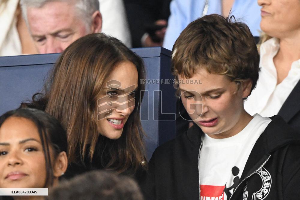 Natalie Portman At France And Iceland - Paris