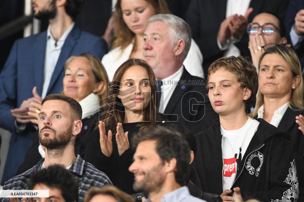 Natalie Portman At France And Iceland - Paris