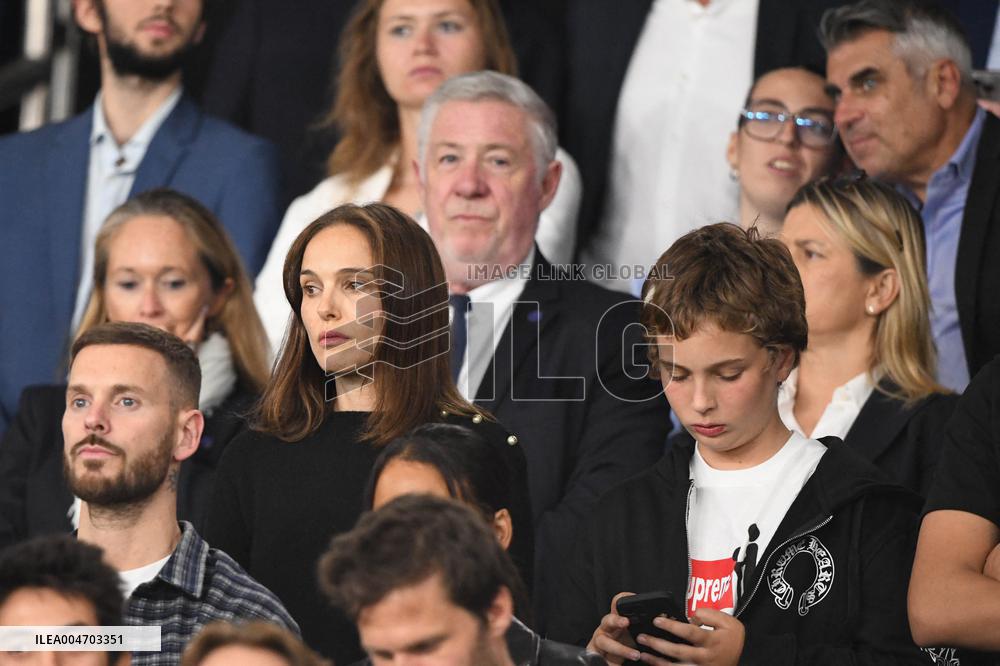 Natalie Portman At France And Iceland - Paris