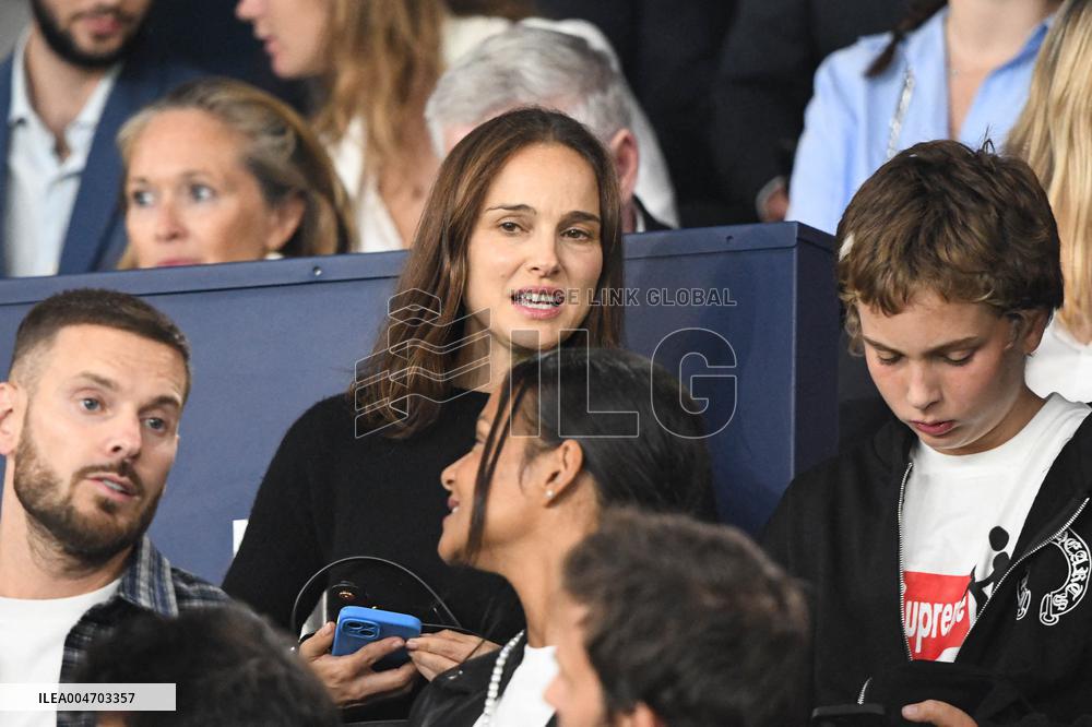 Natalie Portman At France And Iceland - Paris