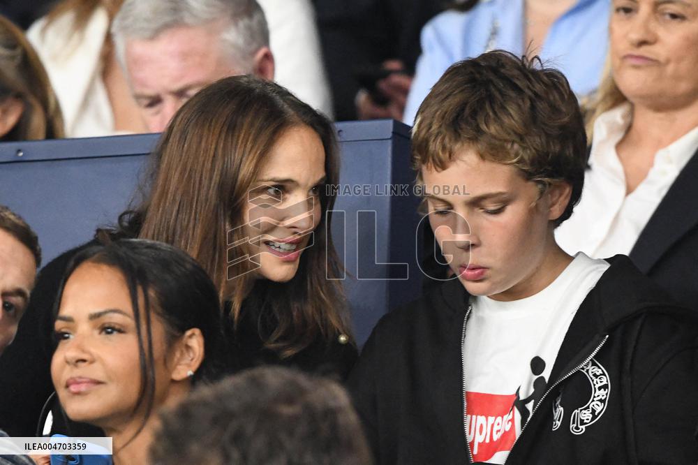 Natalie Portman At France And Iceland - Paris