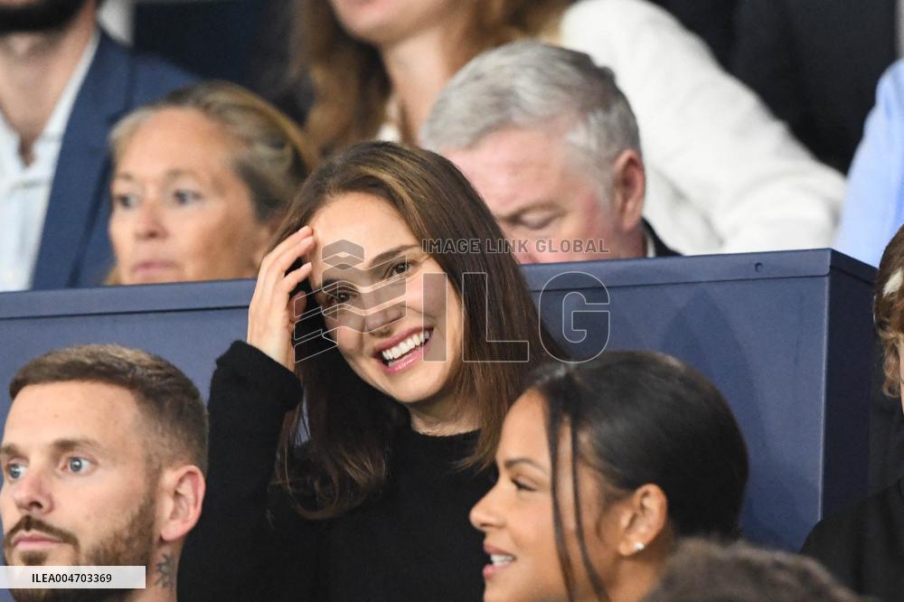 Natalie Portman At France And Iceland - Paris