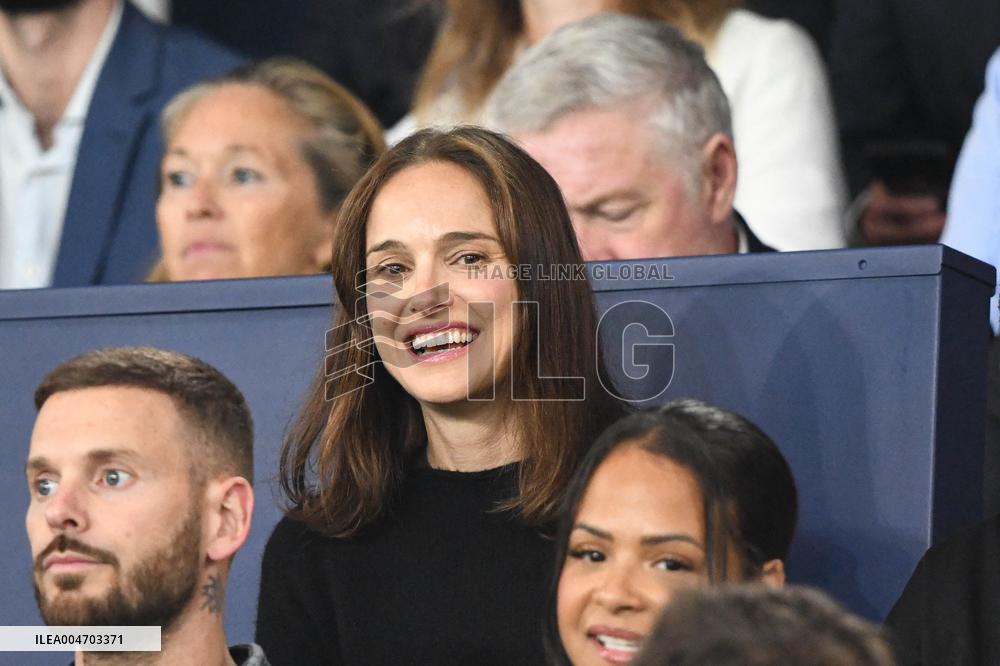 Natalie Portman At France And Iceland - Paris