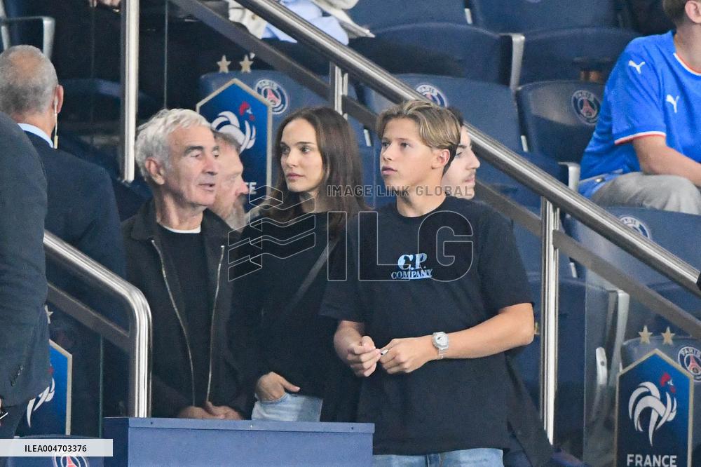 Natalie Portman At France And Iceland - Paris