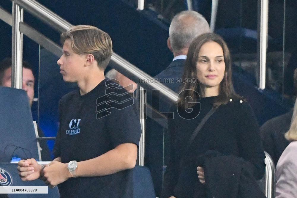 Natalie Portman At France And Iceland - Paris