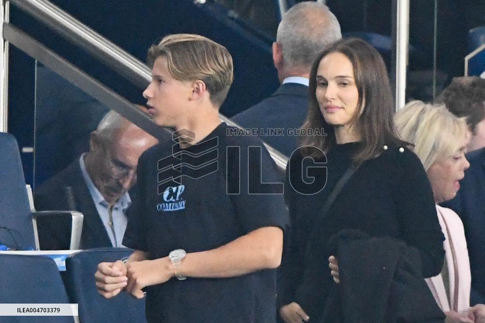 Natalie Portman At France And Iceland - Paris