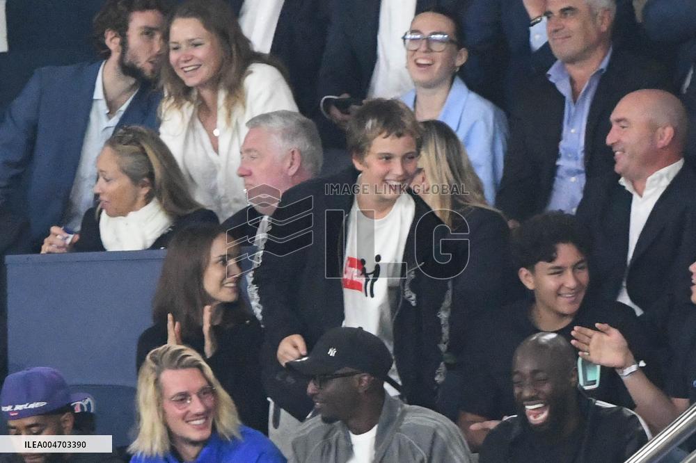 Natalie Portman At France And Iceland - Paris