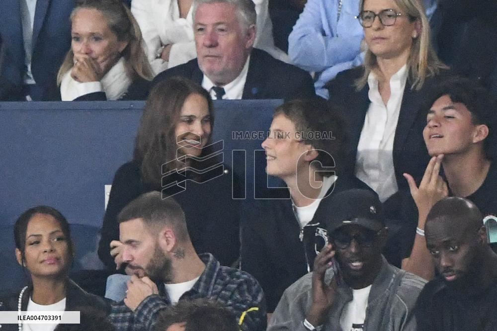 Natalie Portman At France And Iceland - Paris