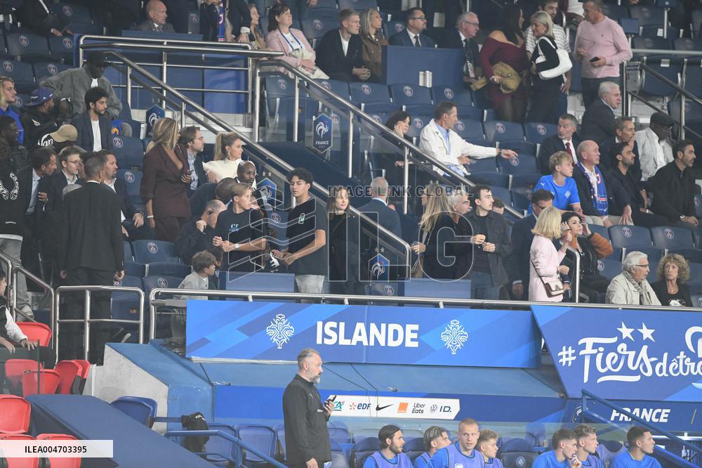 Natalie Portman At France And Iceland - Paris