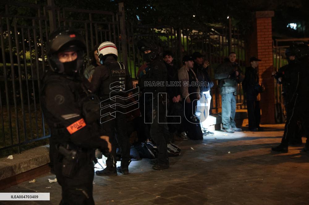 Bloquons-Tout At Porte de Bagnolet - Paris