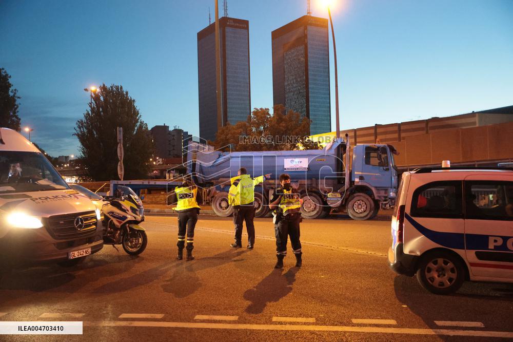 Bloquons-Tout At Porte de Bagnolet - Paris